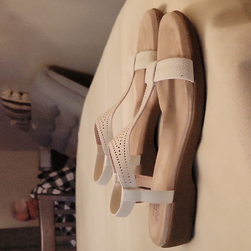 Croft & Barrow Cream Sandals